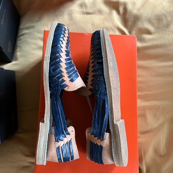 Huarache sandals size 10 in a beautiful blue and tan - Picture 5 of 6